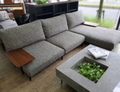 SHIGIYAMA　シギヤマ　シギヤマ家具工業　カウチソファ　ソファ　3人掛け　3シーター　L字ソファ　コーナーソファ　大型ソファ　forP'sDYNA　フォーピースダイナ　ローソファ　ロータイプ　モダン　ウォールナット　ウォルナット　アイアン　ブラックアイアン　インダストリアル　メンズライク　男前　フェザー　カバーリング　　ウレタン　ポケットコイル　木製アーム　リサイクルショップ　再良市場　天白　名東　昭和　千種　瑞穂　緑　日進　豊明　東郷　おススメ　オススメ お洒落　オシャレ　中古