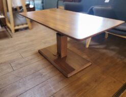SHIGIYAMA　シギヤマ　シギヤマ家具工業　昇降テーブル　昇降式テーブル　ガス圧式　MILLS　ミルス　センターテーブル　リビングテーブル　ローテーブル　ダイニングテーブル　マルチテーブル　MBR　ブラウンカラー　ウォールナット突板　ウォルナット突板　　デスク　無段階調整　レバー操作　木目　作業台　モダン　カジュアル　カフェ風　インダストリアル　男前　リサイクルショップ　再良市場　天白　名東　昭和　千種　瑞穂　緑　日進　豊明　東郷　おススメ　オススメ お洒落　オシャレ　中古