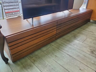 テレビボード　テレビ台　ローボード　AVボード　TVボード　TV台　ウォールナットカラー　ウォルナットカラー　横格子　ロータイプ　フルオープンレール　カフェ風　インダストリアル　男前　モダン　メンズライク　格子デザイン　リサイクルショップ　再良市場　天白　名東　昭和　千種　瑞穂　緑　日進　豊明　東郷　おススメ　オススメ お洒落　オシャレ　中古