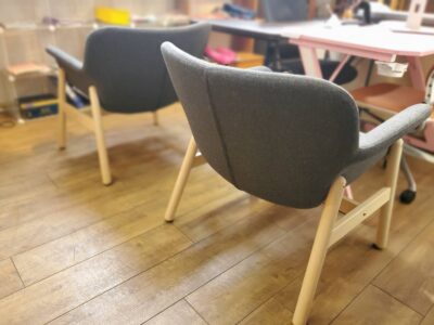 IKEA　イケア　VEDBO　ヴェードボー　パーソナルチェア　パーソナルソファ　ラウンジチェア　ラウンジソファ　1人掛け　1人用　イージーチェア　アームチェア　北欧　カントリー　ナチュラル　モダン　シンプル　グレー　ダークグレー　ファブリック　布張り　木製フレーム　リサイクル　最良市場　天白区　名東区　昭和区　千種区　瑞穂区　緑区　日進市　豊明市　東郷町　買取　出張買取　高価買取　販売　お値打ち　特価　1点物　1点モノ　早い者勝ち　おすすめ　おしゃれ　中古品