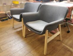 IKEA　イケア　VEDBO　ヴェードボー　パーソナルチェア　パーソナルソファ　ラウンジチェア　ラウンジソファ　1人掛け　1人用　イージーチェア　アームチェア　北欧　カントリー　ナチュラル　モダン　シンプル　グレー　ダークグレー　ファブリック　布張り　木製フレーム　リサイクルショップ　再良市場　天白　名東　昭和　千種　瑞穂　緑　日進　豊明　東郷　おススメ　オススメ お洒落　オシャレ　中古
