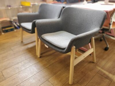 IKEA　イケア　VEDBO　ヴェードボー　パーソナルチェア　パーソナルソファ　ラウンジチェア　ラウンジソファ　1人掛け　1人用　イージーチェア　アームチェア　北欧　カントリー　ナチュラル　モダン　シンプル　グレー　ダークグレー　ファブリック　布張り　木製フレーム　リサイクルショップ　再良市場　天白　名東　昭和　千種　瑞穂　緑　日進　豊明　東郷　おススメ　オススメ お洒落　オシャレ　中古