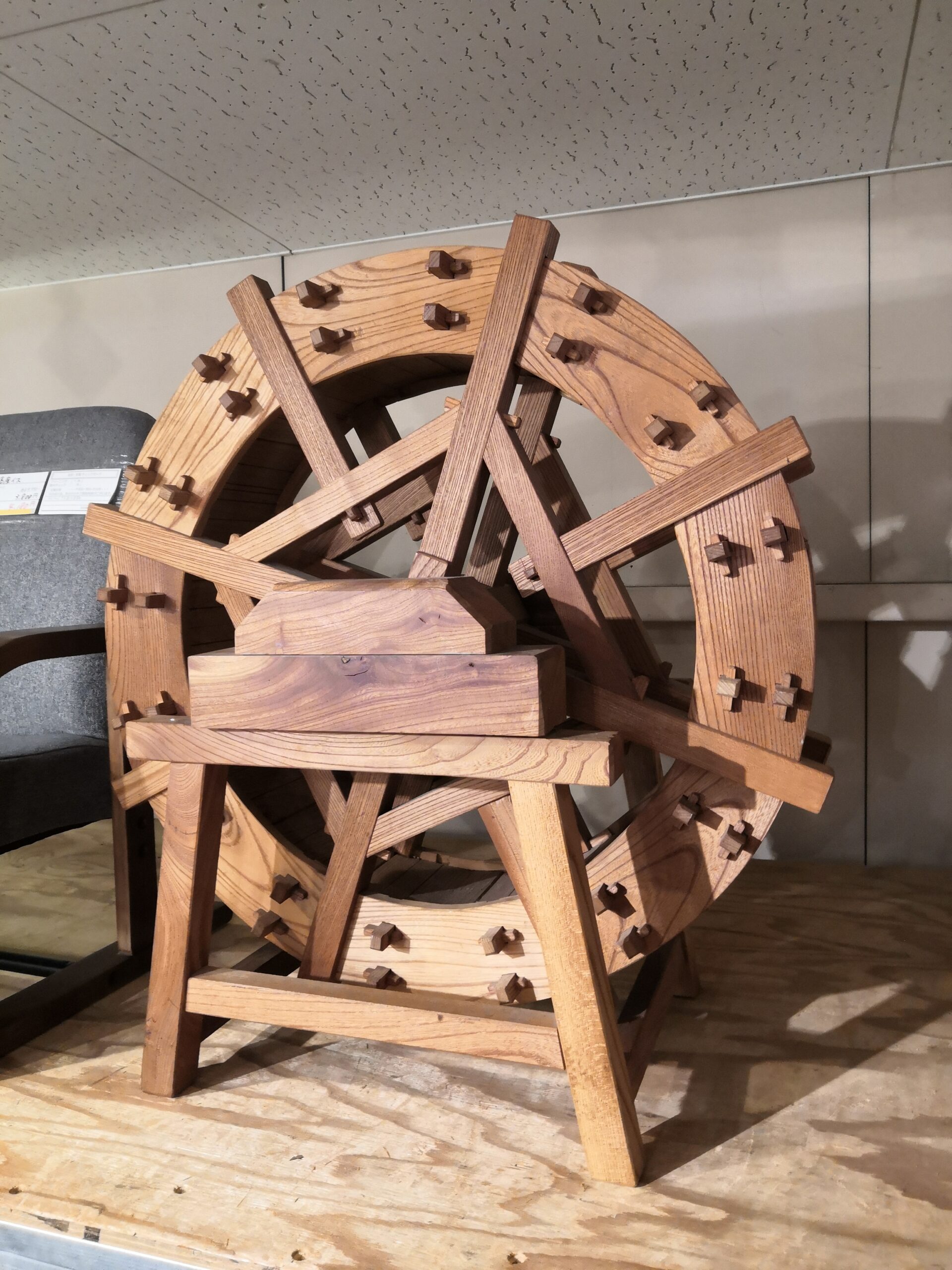 中古品】 昭和レトロ 庭オブジェ 木製 木工品 ひのき 水車 買取しま