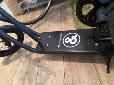 a.n.design works マットブラック 12インチ Caringbah キックボード 自転車 キックスケーター Skurf スカーフ キックボードバイク 4