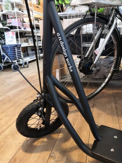 a.n.design works マットブラック 12インチ Caringbah キックボード 自転車 キックスケーター Skurf スカーフ キックボードバイク 5