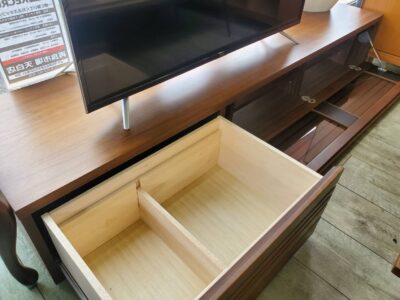 テレビボード　テレビ台　ローボード　AVボード　TVボード　TV台　ウォールナットカラー　ウォルナットカラー　横格子　ロータイプ　フルオープンレール　カフェ風　インダストリアル　男前　モダン　メンズライク　格子デザイン　リサイクル　最良市場　天白区　名東区　昭和区　千種区　瑞穂区　緑区　日進市　豊明市　東郷町　買取　出張買取　高価買取　販売　お値打ち　特価　1点物　1点モノ　早い者勝ち　おすすめ　おしゃれ　中古品