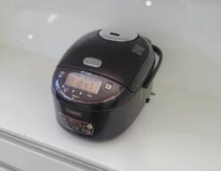 ZOJIRUSHI　象印　1升炊き　圧力IH　炊飯器　2022年製　NP-ZT18　極め炊き　炊き分け圧力　うるつや保温　高め保温　熟成炊き　蒸気セーブ　やわらかごはん　IH炊飯器　圧力IH炊飯器　炊飯ジャー　大容量　大型　リサイクルショップ　再良市場　天白　名東　昭和　千種　瑞穂　緑　日進　豊明　東郷　おススメ　オススメ 中古