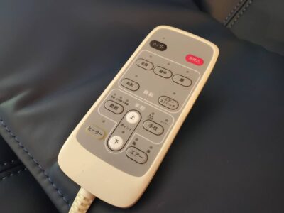 SYNCA　コンパクトマッサージチェア　シンカ　マッサージチェア　マッサージ器　マッサージ機　MR320　2021年製　エアーバッグ　たたき　揉み　省スペース　ヒーター内蔵　モダン　照明　ライト付き　あんま　
リサイクル　最良市場　天白区　名東区　昭和区　千種区　瑞穂区　緑区　日進市　豊明市　東郷町　買取　出張買取　高価買取　販売　お値打ち　特価　1点物　1点モノ　早い者勝ち　おすすめ　おしゃれ　中古品　中古美品　キレイ