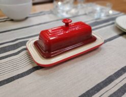 LE CREUSET　LeCreuset　ル・クルーゼ　ルクルーゼ　バターケース　バターディッシュ　バター入れ　チェリーレッド　レッドカラー　stoneware　ストーンウェア　インテリア　雑貨　レイアウト　希少　レアアイテム　リサイクルショップ　再良市場　天白　名東　昭和　千種　瑞穂　緑　日進　豊明　東郷　おススメ　オススメ お洒落　オシャレ　中古　美品