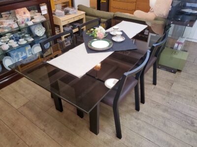Cassina ixc.　カッシーナーイクスシー　BLOOM　ブルーム　ダークグレーガラス　ダイニング5点セット　4人掛け　4人用　ダイニングセット　食卓テーブルセット　ラバーウッド集成材　EastbyEastWest　イーストバイイーストウェスト　JASMIN　ジャスミン　ダイニングチェア　ダイニングテーブル　モダン　スタイリッシュ　エレガント　　　リサイクルショップ　再良市場　天白　名東　昭和　千種　瑞穂　緑　日進　豊明　東郷　おススメ　オススメ お洒落　オシャレ　中古