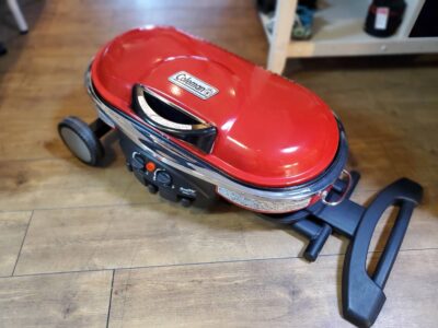 Coleman　コールマン　ロードトリップグリル　バーベキューコンロ　バーベキューグリル　BBQ　キャンプ　アウトドア　レジャー　ファミリーキャンプ　ファミキャン　電池式イグナイター　自動点火装置付き　ホイール付き　ハンドル付き　LPガス缶　オーブン　リサイクルショップ　再良市場　天白　名東　昭和　千種　瑞穂　緑　日進　豊明　東郷　おススメ　オススメ お洒落　オシャレ　中古
