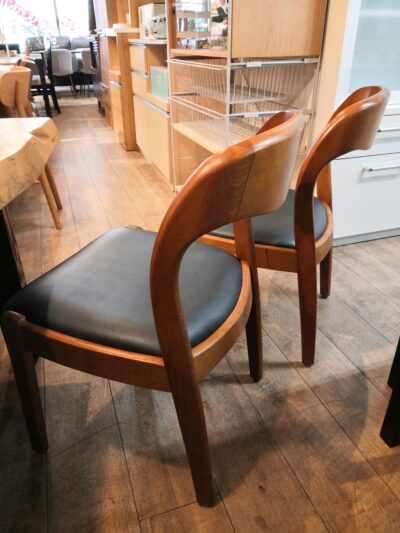 無垢材 一枚板 天然木 ダイニングテーブル SHIRAKAWA シラカワ 飛騨の家具 アームレス ダイニングチェア 2