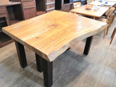 無垢材 一枚板 天然木 ダイニングテーブル SHIRAKAWA シラカワ 飛騨の家具 アームレス ダイニングチェア 3