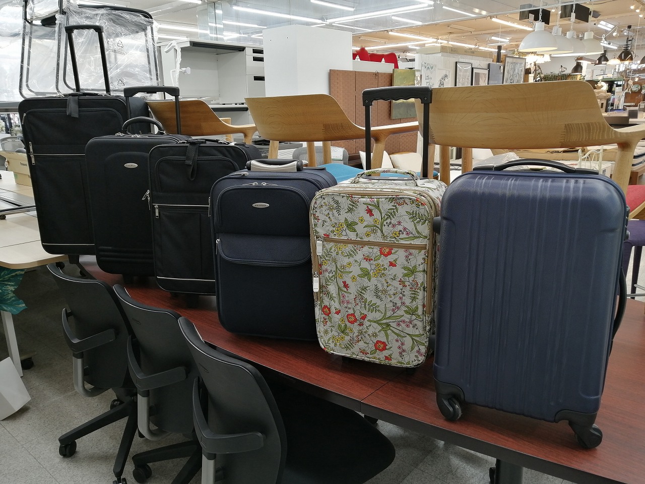 プリンス・エドワード島天然木♡手作り未使用ミニチュア家具＆陶器の食器3点セット プリンス・エドワード島天然木♡手作り未使用ミニチュア家具