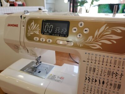 JANOME　ジャノメ　蛇の目　コンピューターミシン　コンピュータミシン　ミシン　電動ミシン　2022年以降　Y-201DXR　アニュドールファミリアⅡ　　アニュドールファミリア2　自動糸調子　LCDスクリーン　ワンアクション糸通し　パワフル貫通力　60種類ステッチ　止め縫いボタン　自動糸切　家庭用ミシン　手芸　推しぬい　静音　リサイクル　最良市場　天白区　名東区　昭和区　千種区　瑞穂区　緑区　日進市　豊明市　東郷町　買取　出張買取　高価買取　販売　お値打ち　特価　1点物　1点モノ　早い者勝ち　おすすめ　おしゃれ　中古品　中古美品　キレイ