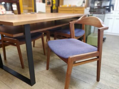 無垢材　ダイニング5点セット　ダイニングセット　4人掛け　4人用　ダイニング　5点セット　SIKI FURNITURE　SikiFurniture　シキファニチア　シキファニチャー　PLANE　プレーン　セミアームチェア　ハーフアームチェア　ウォールナット　ウォルナット　無垢棚板　棚付き　ダイニングテーブル　ブラックアイアン脚　アイアン脚　異素材ミックス　ちょい肘　リサイクル　最良市場　天白区　名東区　昭和区　千種区　瑞穂区　緑区　日進市　豊明市　東郷町　買取　出張買取　高価買取　販売　お値打ち　特価　1点物　1点モノ　早い者勝ち　おすすめ　おしゃれ　中古品