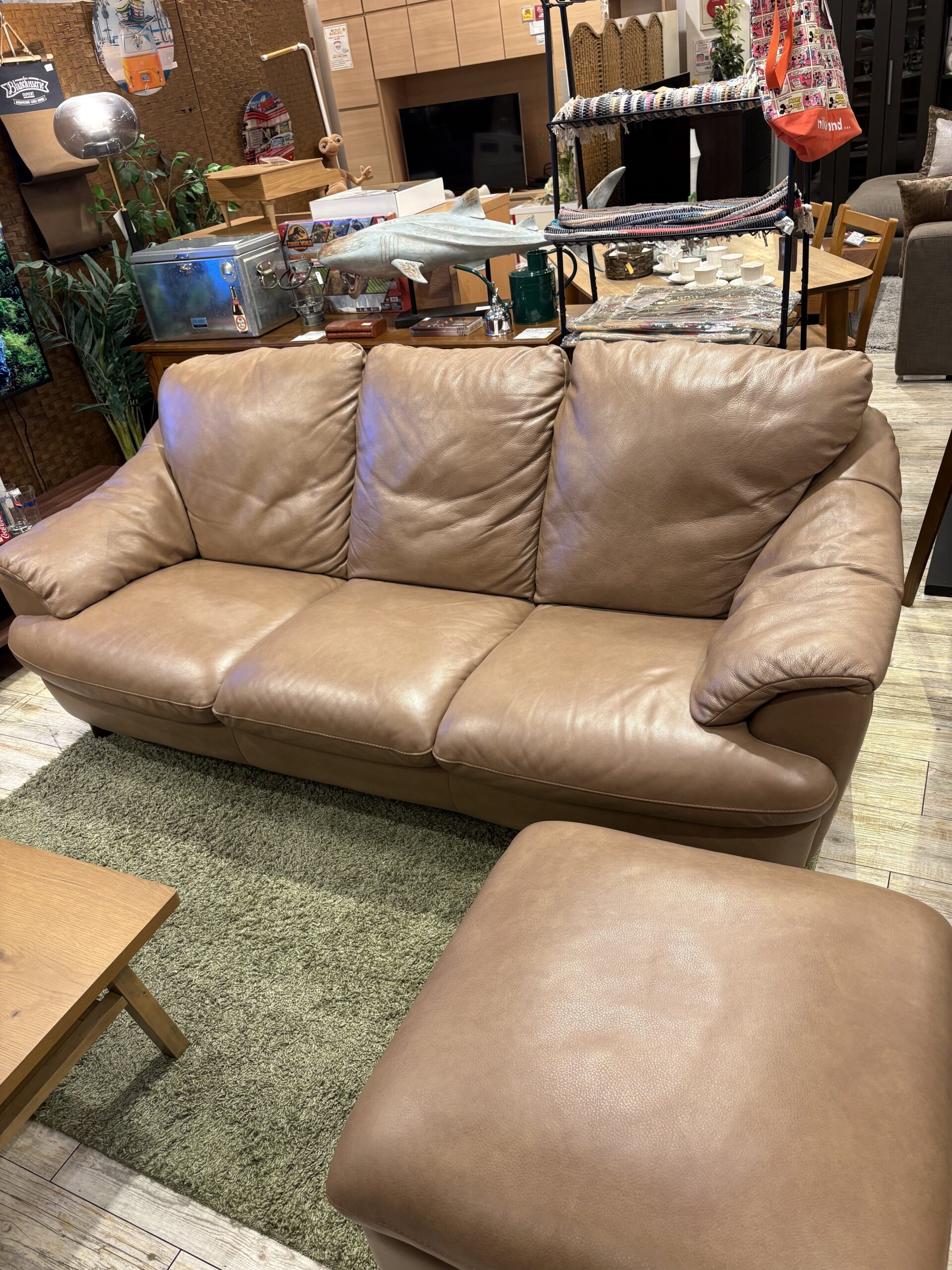 中古品】 NATUZZI/ナツッジ 3シーターソファ オットマン付き 総本革 中古品】 NATUZZI/ナツッジ 3シーターソファ オットマン付き 総本革