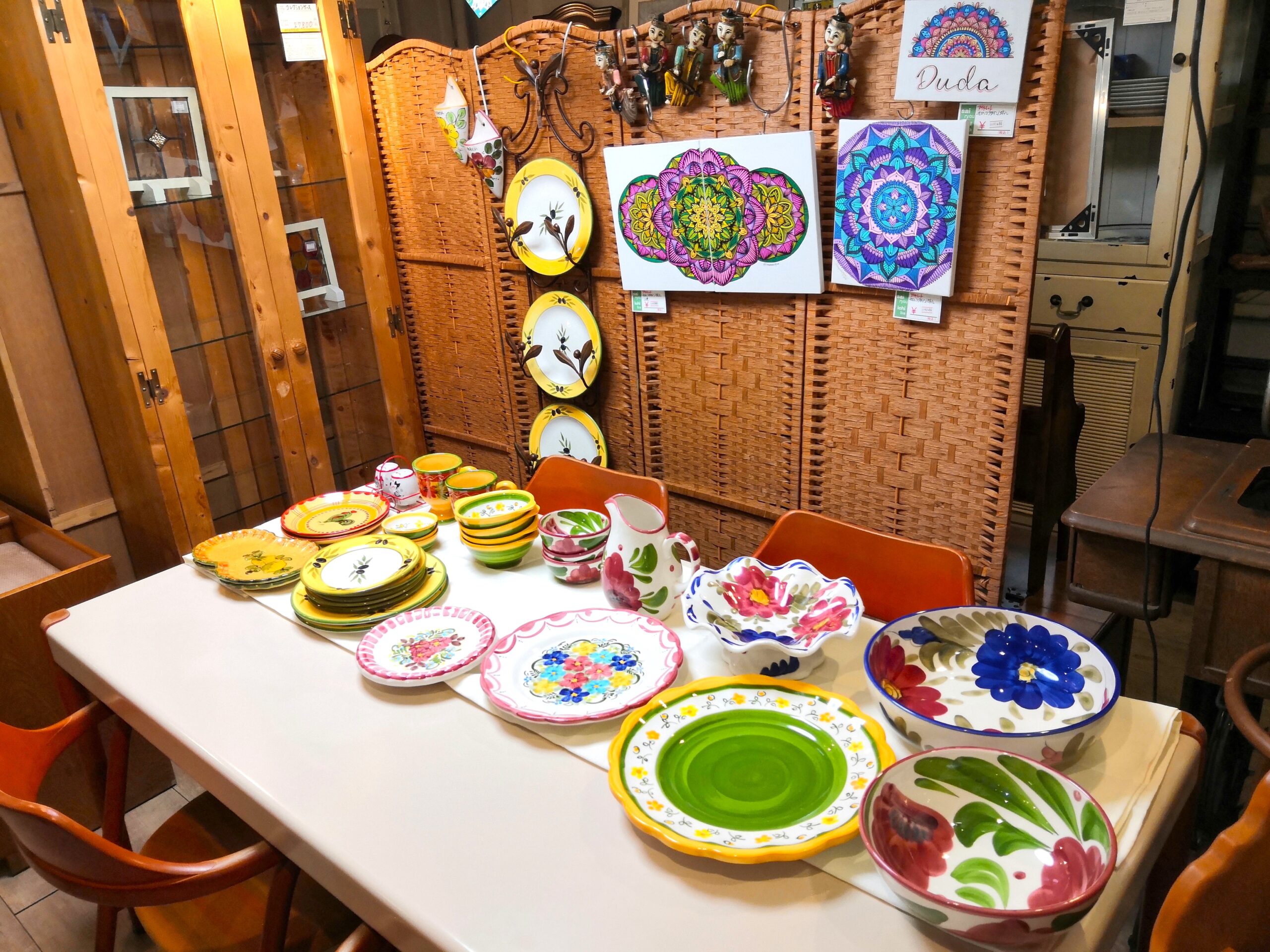 Hand painted in Thailand ハンドペイント 金彩 花文様皿 Hand painted in Thailand ハンドペイント 金彩 花文様皿