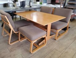 MUJI　無印良品　無印　ダイニング5点セット　リビングでも　ダイニングでもつかえる　テーブル　ソファチェア　ベンチ　4人掛け　4人用　ダイニングセット　食卓テーブル　オーク突板　オーク材　ブラウン　ナチュラル　モダン　レトロ　和モダン　リサイクルショップ　再良市場　天白　名東　昭和　千種　瑞穂　緑　日進　豊明　東郷　おススメ　オススメ お洒落　オシャレ　中古