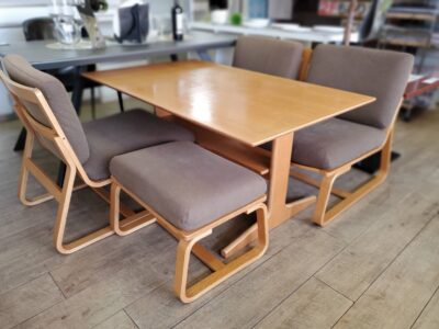 MUJI　無印良品　無印　ダイニング5点セット　リビングでも　ダイニングでもつかえる　テーブル　ソファチェア　ベンチ　4人掛け　4人用　ダイニングセット　食卓テーブル　オーク突板　オーク材　ブラウン　ナチュラル　モダン　レトロ　和モダン　リサイクルショップ　再良市場　天白　名東　昭和　千種　瑞穂　緑　日進　豊明　東郷　おススメ　オススメ お洒落　オシャレ　中古