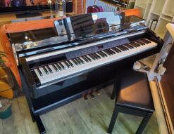 YAMAHA　ヤマハ　電子ピアノ　Clavinova　クラビノーバ　デジタルピアノ　ペダル一体型　ペダル付　高低自在椅子付き　イス付き　アップライトピアノ調　グランドピアノ調　黒色艶出し　88鍵盤　ダンパー　ソフトペダル　ソステヌートペダル　ツヤあり　GH3鍵盤　リサイクルショップ　再良市場　天白　名東　昭和　千種　瑞穂　緑　日進　豊明　東郷　おススメ　オススメ お洒落　オシャレ　中古