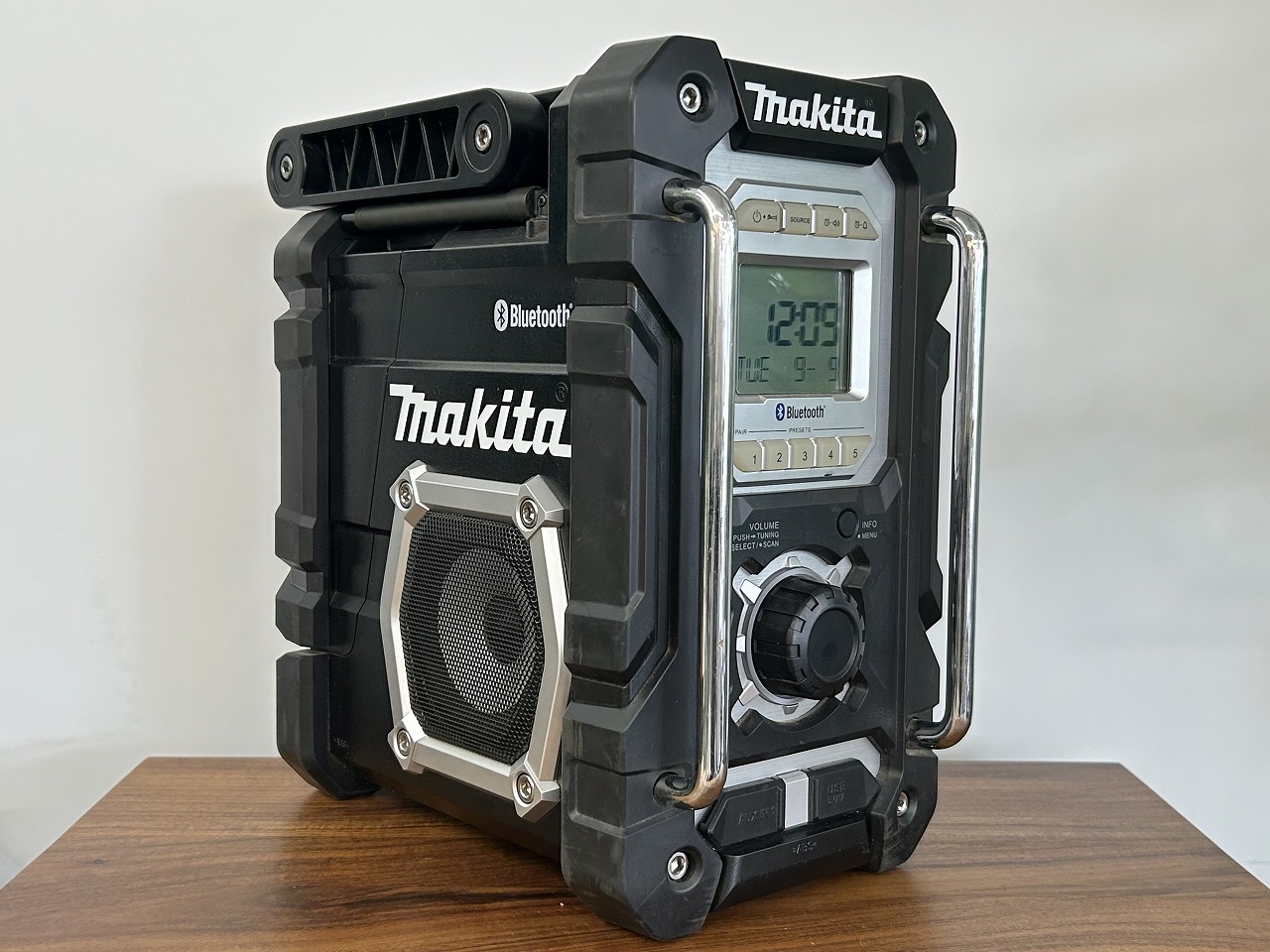 makita/マキタ/Bluetooth/充電式ラジオ/MR108 Amazon.co.jp: マキタ(Makita) 充電式ラジオ（青） 40Vmax 本体
