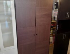 シューズボックス　靴箱　玄関収納　収納棚　大容量　ダークブラウン　ブラウン系　モダン　スタイリッシュ　　デザイン扉　2枚扉　開き扉　シンプル　大容量　ファミリー　丸脚　リサイクルショップ　再良市場　天白　名東　昭和　千種　瑞穂　緑　日進　豊明　東郷　おススメ　オススメ お洒落　オシャレ　中古