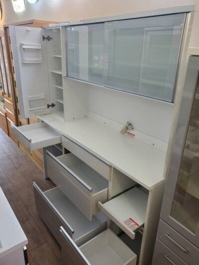 TAKAHASHI 高橋木工所 高橋木工 レンジボード 食器棚 キッチンボード レンジ台 食器収納 キッチン収納 壁面収納 ストッカー付き ダストボックススペース ごみ箱スペース ハイカウンター ハイタイプ ソフトクローズ ブルーモーション ホワイト 大容量 大型 リサイクル 最良市場 天白区 名東区 昭和区 千種区 瑞穂区 緑区 日進市 豊明市 東郷町 買取 出張買取 高価買取 販売 お値打ち 特価 1点物 1点モノ 早い者勝ち おすすめ おしゃれ 中古品