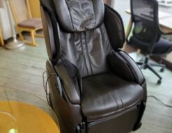 FUJIIRYOKI　フジ医療器　RelaxSolution　リラックスソリューション　マッサージチェア　マッサージ機　マッサージ器　あんま　家庭用　GRIP式メカ　メカユニット　エアーマッサージ　ゼログラビティ式リクライニング　コンパクト　省スペース　リサイクルショップ　再良市場　天白　名東　昭和　千種　瑞穂　緑　日進　豊明　東郷　おススメ　オススメ 　中古