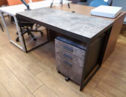 デスク&ワゴン 2点セット デスク 机 学習机 作業台 パソコンデスク ワークデスク デスクワゴン サイドワゴン サイドチェスト 袖机 ニトリ ステイン 石目調 石目模様 モダン インダストリアル ヴィンテージ風 メンズライク 男前 シンプル スタイリッシュ ブラックアイアン脚 スチール脚 リサイクルショップ 再良市場 天白 名東 昭和 千種 瑞穂 緑 日進 豊明 東郷 おススメ オススメ お洒落 オシャレ 中古