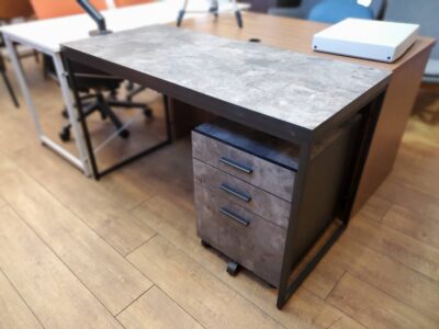 デスク&ワゴン 2点セット デスク 机 学習机 作業台 パソコンデスク ワークデスク デスクワゴン サイドワゴン サイドチェスト 袖机 ニトリ ステイン 石目調 石目模様 モダン インダストリアル ヴィンテージ風 メンズライク 男前 シンプル スタイリッシュ ブラックアイアン脚 スチール脚 リサイクルショップ 再良市場 天白 名東 昭和 千種 瑞穂 緑 日進 豊明 東郷 おススメ オススメ お洒落 オシャレ 中古