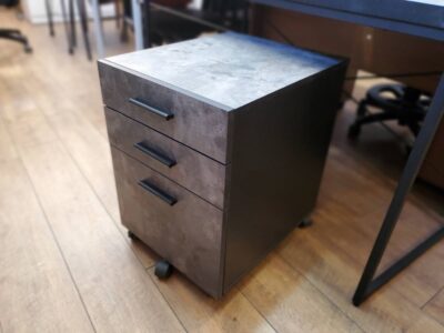 デスク&ワゴン 2点セット デスク 机 学習机 作業台 パソコンデスク ワークデスク デスクワゴン サイドワゴン サイドチェスト 袖机 ニトリ ステイン 石目調 石目模様 モダン インダストリアル ヴィンテージ風 メンズライク 男前 シンプル スタイリッシュ ブラックアイアン脚 スチール脚 リサイクル 最良市場 天白区 名東区 昭和区 千種区 瑞穂区 緑区 日進市 豊明市 東郷町 買取 出張買取 高価買取 販売 お値打ち 特価 1点物 1点モノ 早い者勝ち おすすめ おしゃれ 中古品