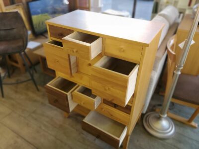 引き出したくさんのチェスト　引き出しいっぱい　　チェスト　たんす　整理箪笥　収納　ナチュラル　レトロ　モダン　和モダン　レトロモダン　高脚　かわいい　マルチカラー　バイカラー　リサイクル　最良市場　天白区　名東区　昭和区　千種区　瑞穂区　緑区　日進市　豊明市　東郷町　買取　出張買取　高価買取　販売　お値打ち　特価　1点物　1点モノ　早い者勝ち　おすすめ　おしゃれ　中古品