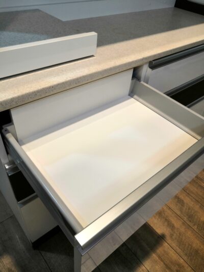 堀田木工所 ACTUS取り扱い マークシリーズ 白 茶 スィング扉 幅140㎝ キッチンボード レンジボード 1