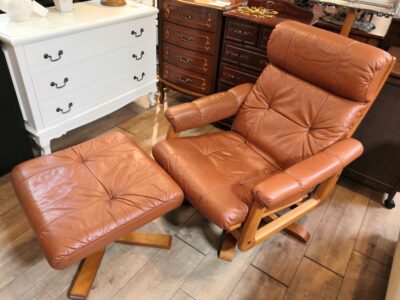 富士ファニチア FUJI FANITURE 本革 回転チェア オットマン付き ブラウン 木製 リクライニングチェア 1