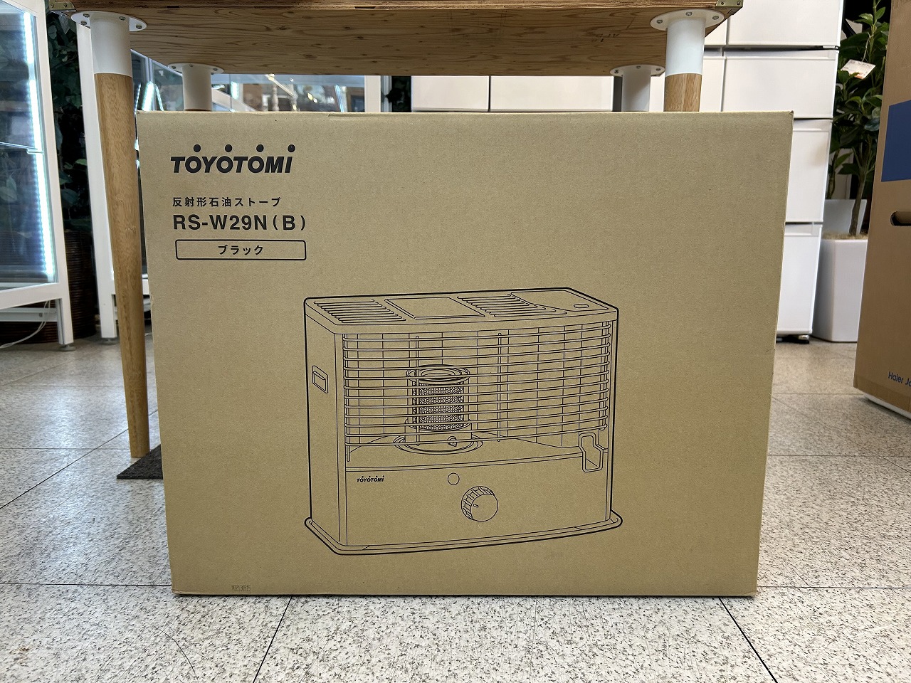 トヨトミ 未使用品♪ 8/10畳 石油ストーブ HRS-D29 トヨトミ 未使用品♪ 8/10畳 石油ストーブ HRS-D29 トヨトミ 未
