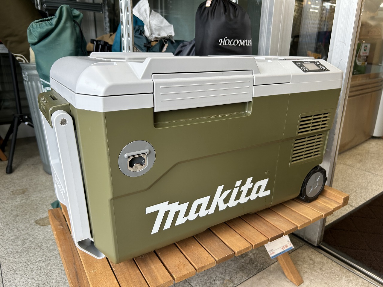 マキタ Makita 充電式保冷温庫 CW001G 20L 買取しました！ 25年