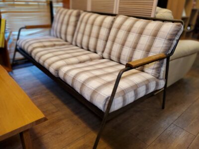 a.depeche　アデペシュ　socph　ソコフシリーズ　3シーターソファ　3人掛け　ソファ　3Pソファ　アイアン　スチール　チェック柄　ファブリック　座クッション　背クッション　セパレート　カバーリング　インダストリアル　男前　メンズライク　カフェ風　レトロ　アンティーク調　ヴィンテージ風　西海岸　ブルックリン　　　リサイクルショップ　再良市場　天白　名東　昭和　千種　瑞穂　緑　日進　豊明　東郷　おススメ　オススメ お洒落　オシャレ　中古