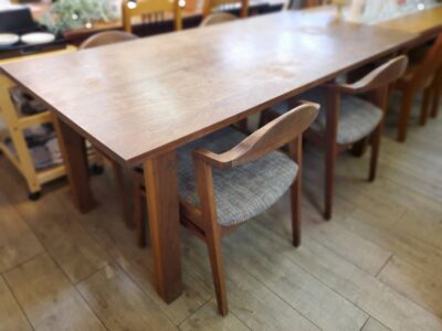 SiKI　シキファニチア　シキファニチャー　ダイニング5点セット　ダイニングセット　食卓テーブル　食卓セット　4人用　4人掛け　プレーン　アームチェア　セミアームチェア　ハーフアーム　オイル仕上げ　無垢材　ウォールナット　ウォルナット　無垢材ダイニング　リサイクルショップ　再良市場　天白　名東　昭和　千種　瑞穂　緑　日進　豊明　東郷　おススメ　オススメ お洒落　オシャレ　中古