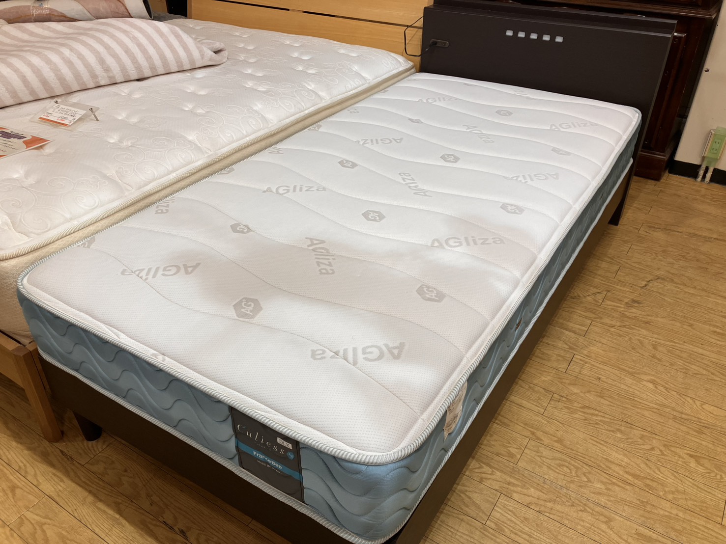 メデア　ベッド　クイーンサイズ　大塚家具　【美品】 メデア ベッド クイーンサイズ 大塚家具 【美品】 ベッド |家具の販売