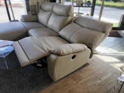 本革張り 電動リクライニングソファ 電動ソファ 電動カウチソファ 3シーター 3人掛け ソファ 本革 合皮 ベージュ SUBハブ USBポート リクライニングソファ 電動リクライニングカウチソファ 右カウチ モダン シンプル リサイクル 最良市場 天白区 名東区 昭和区 千種区 瑞穂区 緑区 日進市 豊明市 東郷町 買取 出張買取 高価買取 販売 お値打ち 特価 1点物 1点モノ 早い者勝ち おすすめ おしゃれ 中古品 中古美品 キレイ