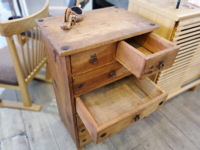 ヴィンテージチェスト　アンティークチェスト　ビンテージ　レトロ　インダストリアル　古民家風　カフェ風　古材　古木　チェスト　引き出し　引出　収納　たんす　タンス　箪笥　　リサイクル　最良市場　天白区　名東区　昭和区　千種区　瑞穂区　緑区　日進市　豊明市　東郷町　買取　出張買取　高価買取　販売　お値打ち　特価　1点物　1点モノ　早い者勝ち　おすすめ　おしゃれ　中古品