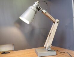 DULTON　ダルトン　デスクライト　デスクランプ　テーブルランプ　テーブルライト　スタンドライト　照明　　テーブルスタンド　卓上ライト　アンティーク調　ヴィンテージ風　bんてーじ風　ダメージ加工　メンズライク　インダストリアル　男前　カフェ風　木製アーム　リサイクルショップ　再良市場　天白　名東　昭和　千種　瑞穂　緑　日進　豊明　東郷　おススメ　オススメ お洒落　オシャレ　中古　美品