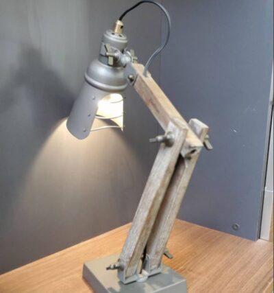 DULTON　ダルトン　デスクライト　デスクランプ　テーブルランプ　テーブルライト　スタンドライト　照明　　テーブルスタンド　卓上ライト　アンティーク調　ヴィンテージ風　bんてーじ風　ダメージ加工　メンズライク　インダストリアル　男前　カフェ風　木製アーム　リサイクル　最良市場　天白区　名東区　昭和区　千種区　瑞穂区　緑区　日進市　豊明市　東郷町　買取　出張買取　高価買取　販売　お値打ち　特価　1点物　1点モノ　早い者勝ち　おすすめ　おしゃれ　中古品　中古美品　キレイ