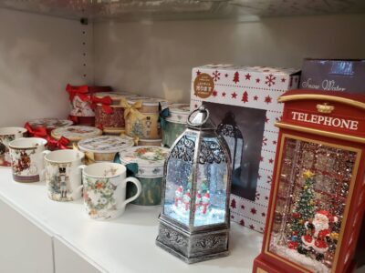 クリスマス雑貨　Xmas　Christmas　雑貨　カワイイ　可愛い　　足ブラサンタ　スノードーム　自動　オルゴール付き　ライト付き　バブルLEDライト　マグ　マグカップ　スポーツサンタ　置き物　インテリア　飾り　ブランチツリー　ガーランド　リサイクル　最良市場　天白区　名東区　昭和区　千種区　瑞穂区　緑区　日進市　豊明市　東郷町　買取　出張買取　高価買取　販売　お値打ち　特価　1点物　1点モノ　早い者勝ち　おすすめ　おしゃれ