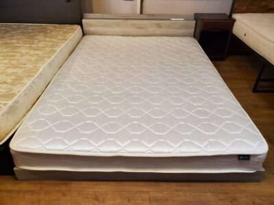 ロータイプ　ダブルベッド　ダブルサイズベッド　ダブルサイズ　ベッド　ベッドセット　ベッドフレーム　ボンネルコイルマットレス　　マットレス　コンセント付き　USBポート付き　グレージュ　グレー系　ベージュ系　木目調　リサイクルショップ　再良市場　天白　名東　昭和　千種　瑞穂　緑　日進　豊明　東郷　おススメ　オススメ お洒落　オシャレ　中古