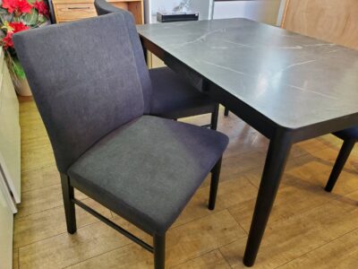 アウトレット品　アウトレット　ダイニング4点セット　ベンチダイニングセット　4人掛け　4人用　ダイニングセット　食卓セット　食卓テーブルセット　メラミン天板　ブラック系　ファブリック　ダイニングチェア　ベンチ　ベンチタイプ　　石目調　大理石調　モダン　スタイリッシュ　リサイクル　最良市場　天白区　名東区　昭和区　千種区　瑞穂区　緑区　日進市　豊明市　東郷町　買取　出張買取　高価買取　販売　お値打ち　特価　1点物　1点モノ　早い者勝ち　おすすめ　おしゃれ　キレイ　