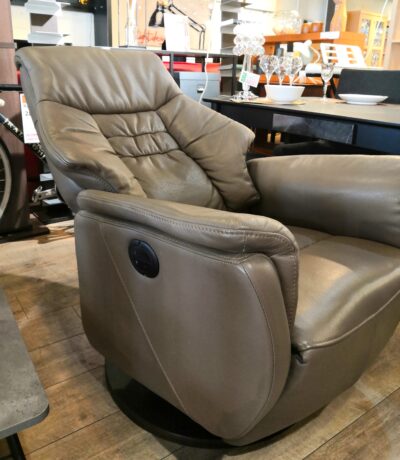  IDC大塚 YAMADA ルージア ブラウン系 回転式 本革 一人掛け 電動リクライニングソファ 3