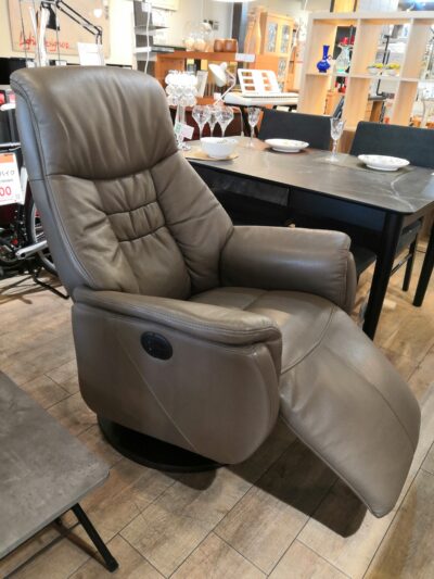  IDC大塚 YAMADA ルージア ブラウン系 回転式 本革 一人掛け 電動リクライニングソファ 5