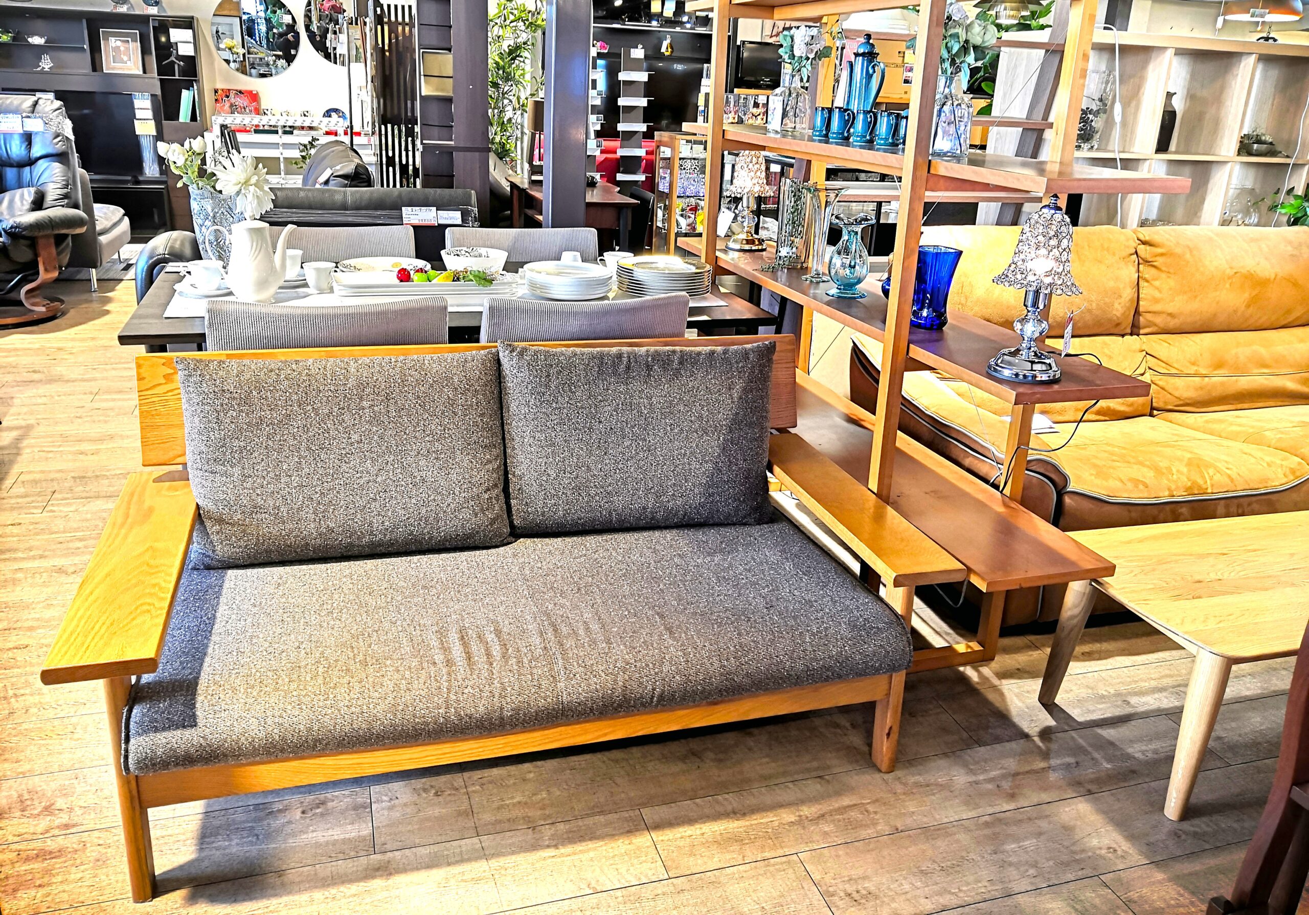 中古品】飛騨産業 HIDA キツツキ ALMO モダン 木製フレーム アーム付き